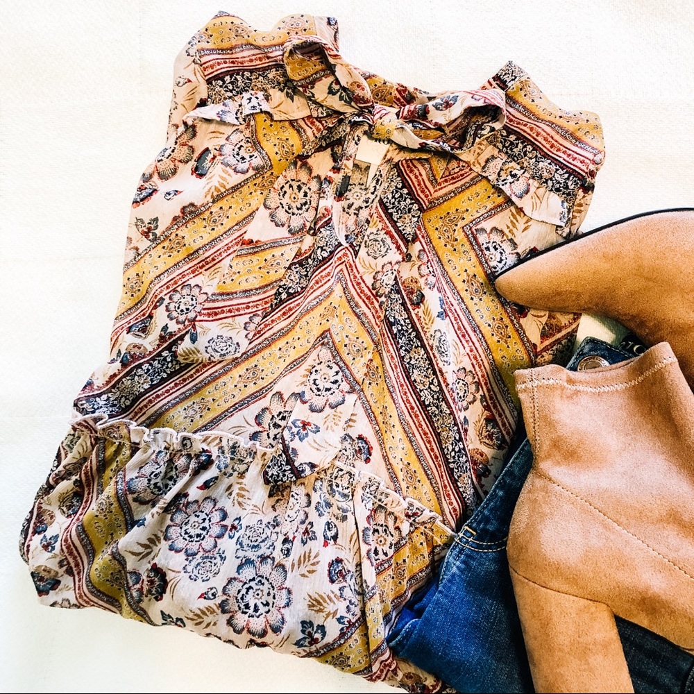 BEAUTIFUL and classy floral blouse!!
